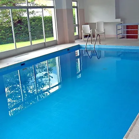 Sleeps 6 Pool Apartman
